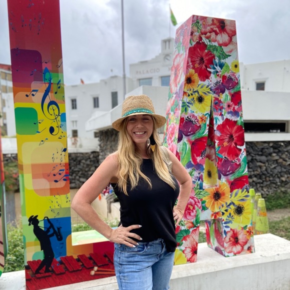 Meet your Posher, Amber - Picture 2 of 5